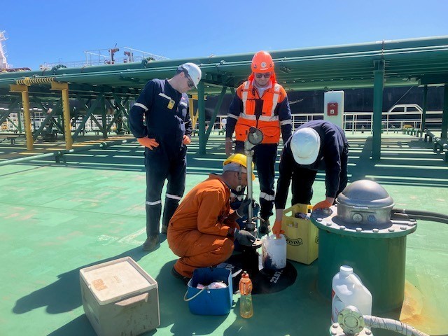 Aspectos claves para realizar un muestreo efectivo a bordo de buque tanques